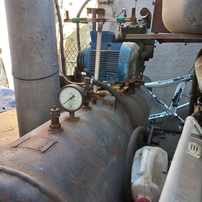 Компресор з кондиціонера автобуса  ціна договірна самовивіз