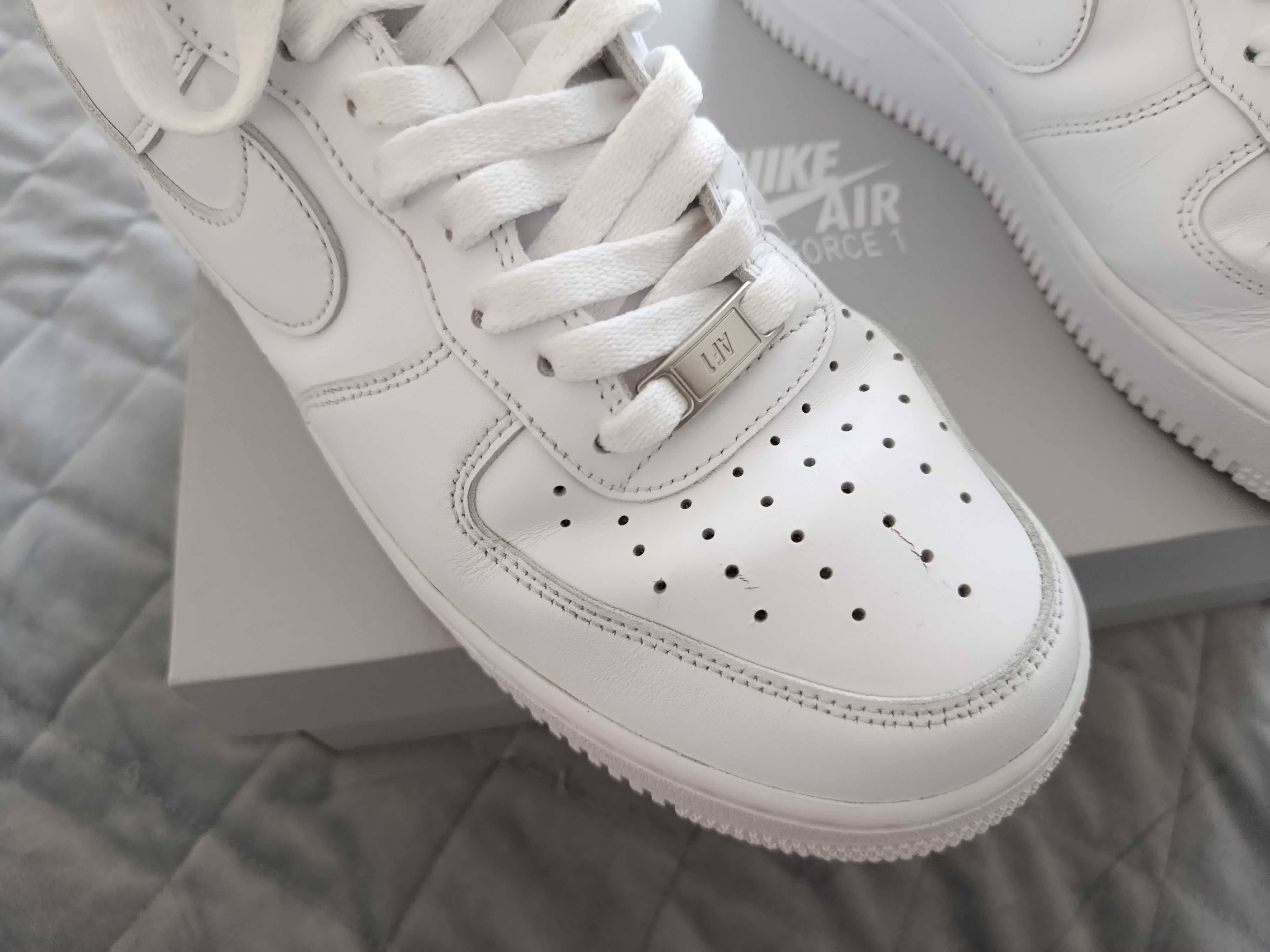 Buty męskie oryginalne Nike Air Force 1 '07 białe używane r. 43