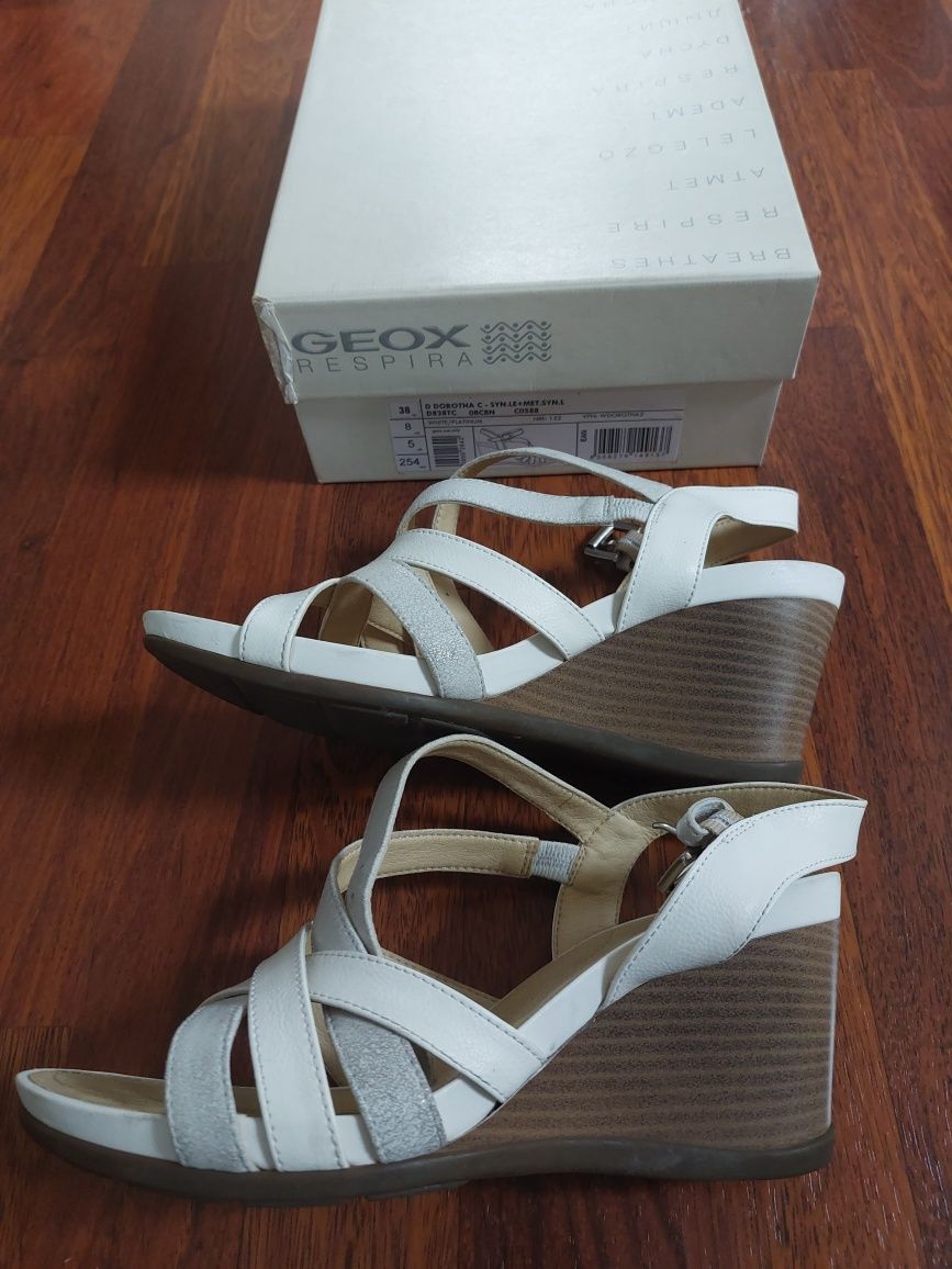 Sandały białe Geox 38