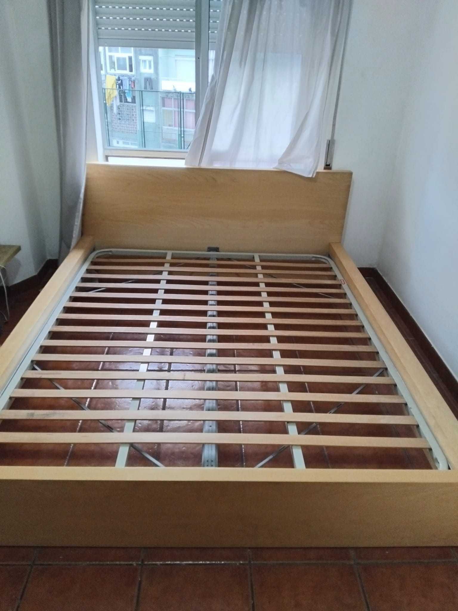 Cama de casal IKEA