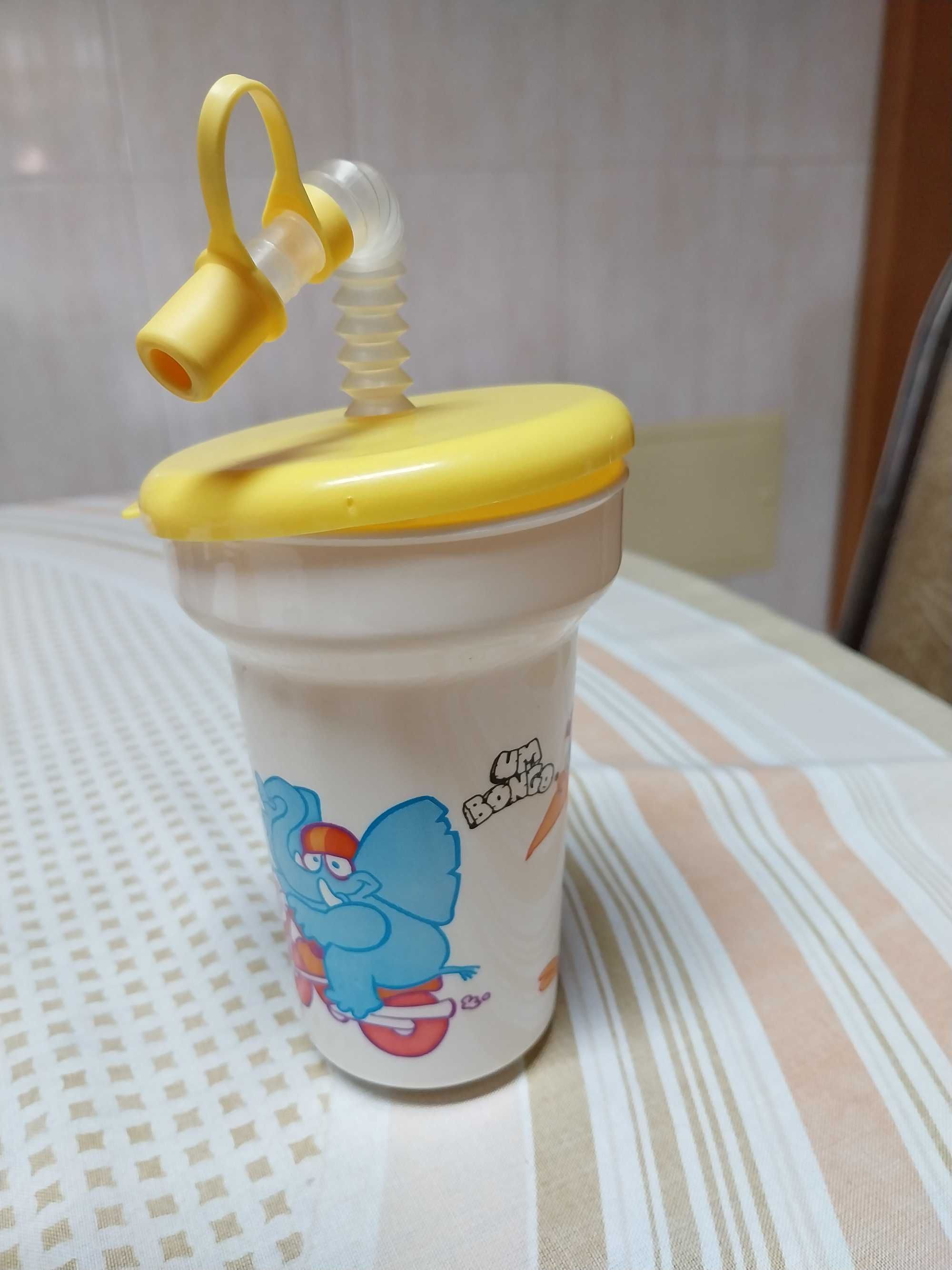 Copo com tampa e palhinha, Um Bongo