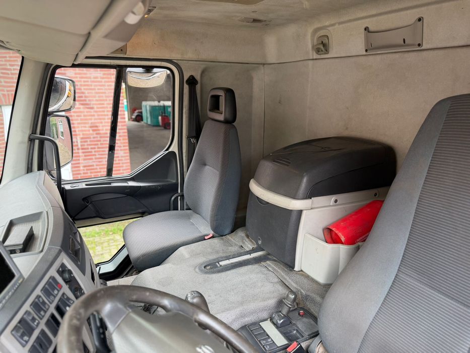 VOLVO FE320 C/GRUA RADIOCOMANDO COMO NOVO SÓ 185.000km #OPORTUNIDADE#