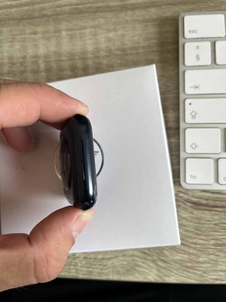 Apple watch SE 2 44mm uszkodzone szkło