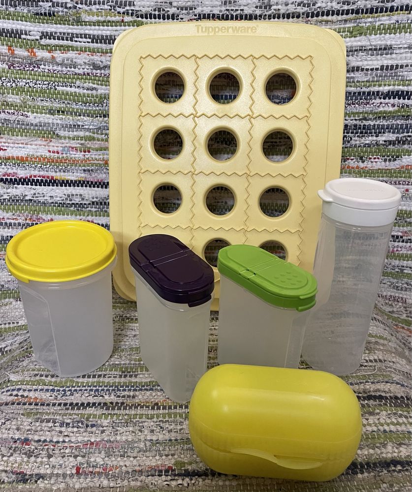 Мелкая посуда от  Tupperware для удобства на кухне.