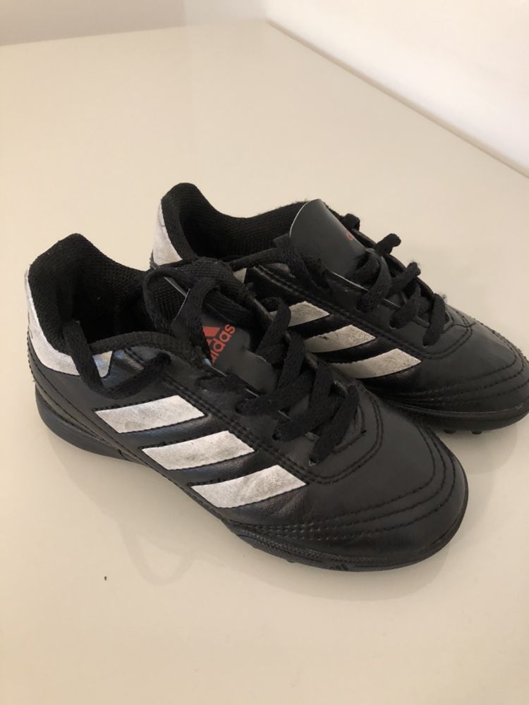 Chuteira ADIDAS menino 28