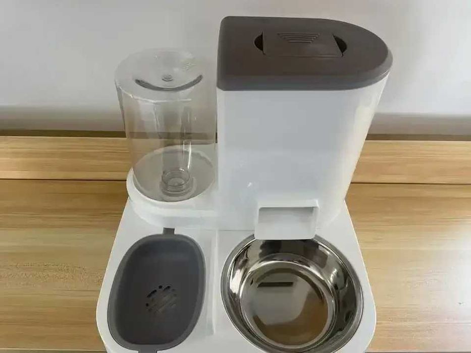 Дозатор їжі для котів та собак з автоматичною подачею корму та води