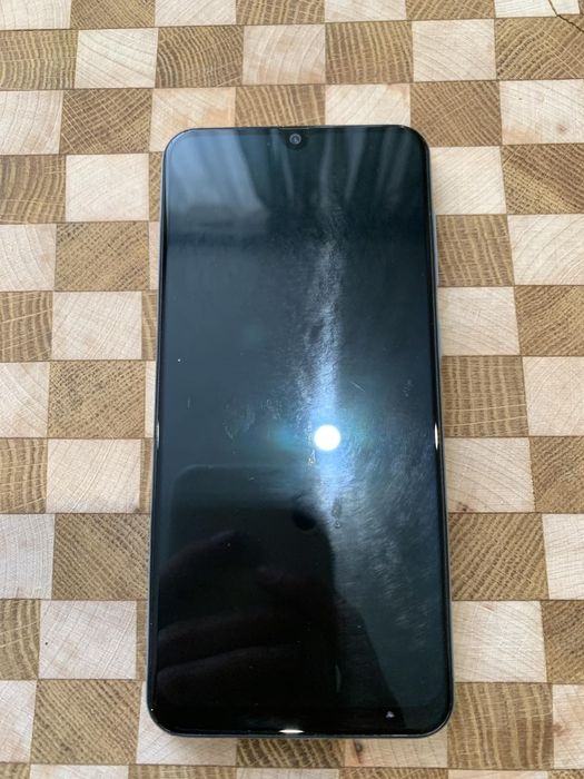 Продам Samsung A50 6/128 Gb