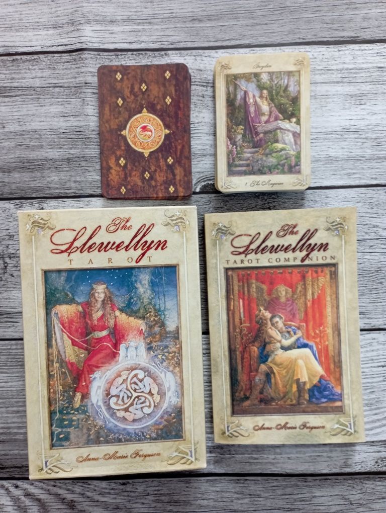 Nowe oryginalne karty Tarota The Llewellyn Tarot Oracle Runy