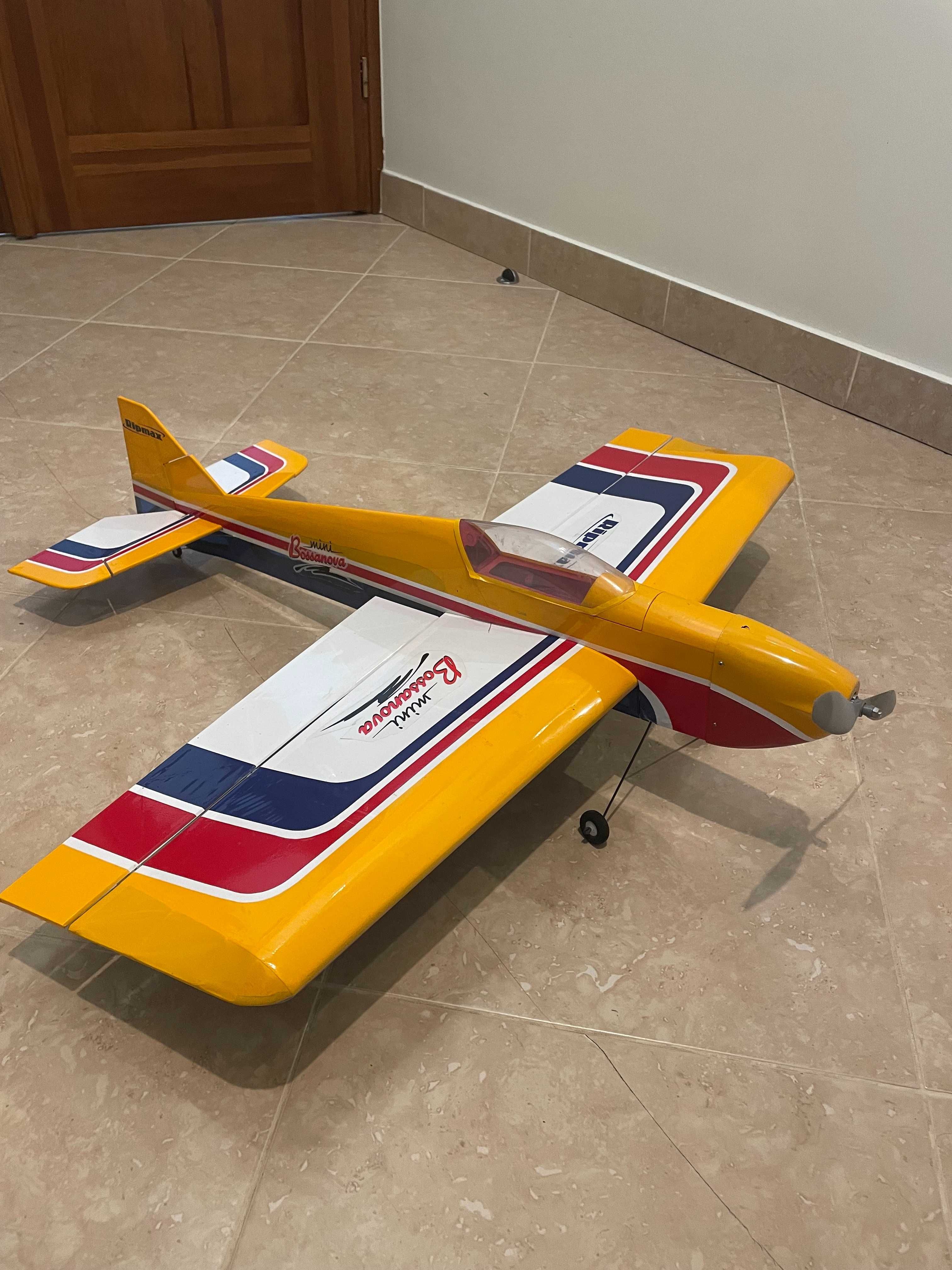 Model zdalnie sterowany samolotu Mini Bossanova