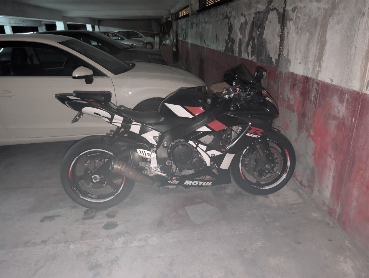 Suzuki GSX 750 R