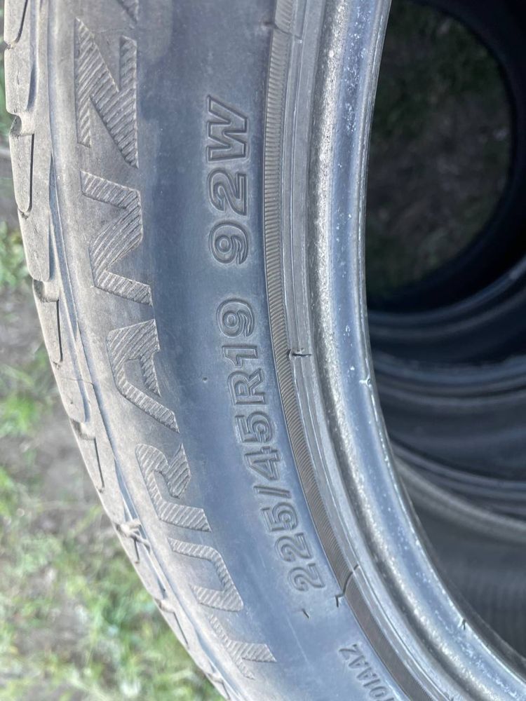 Резина 225/45r19 Bridgestone лето