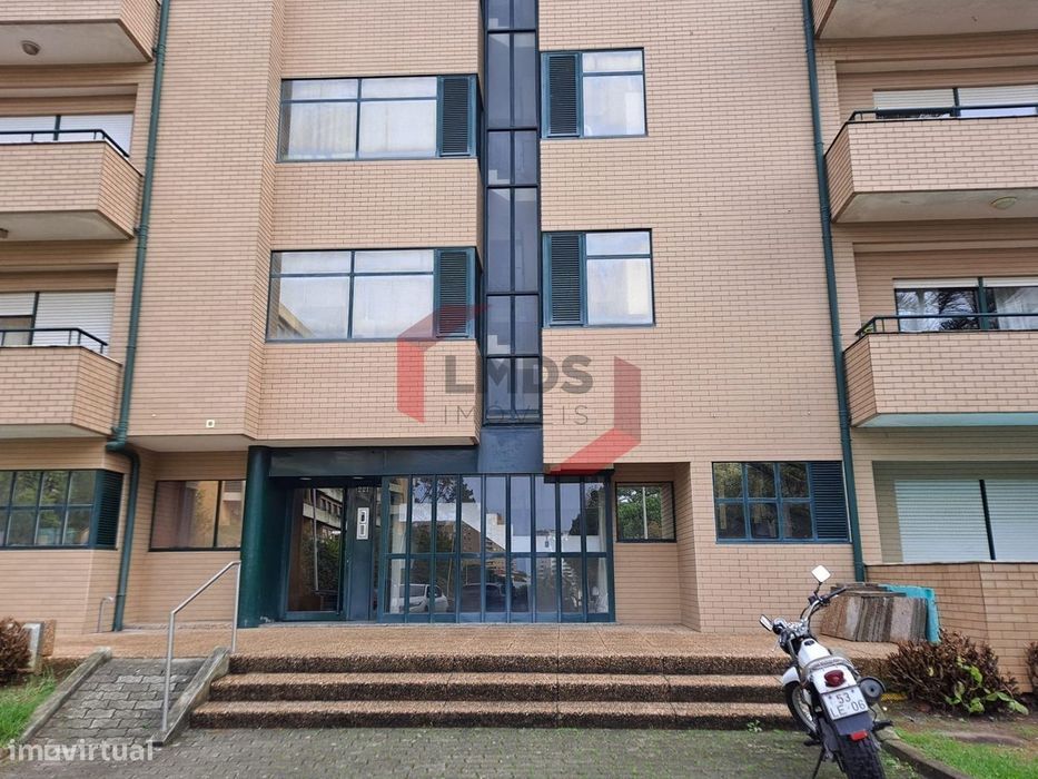 Apartamento T2+1 com dois lugares de garagem e carregamento elétric...