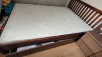 Drewniane łóżko z materacem 140x200