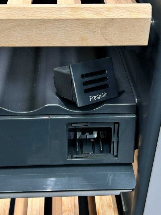 Шафа для вина Liebherr UWTes 1672