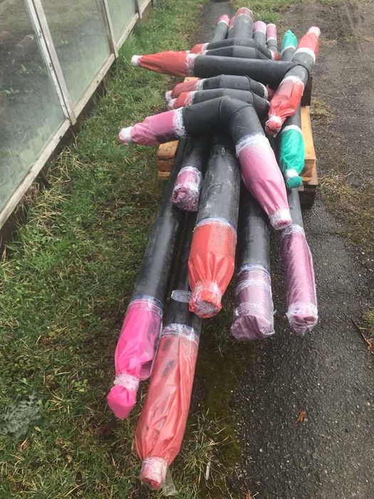 Труба ізольована, коліна, трійники, і нерухома опора