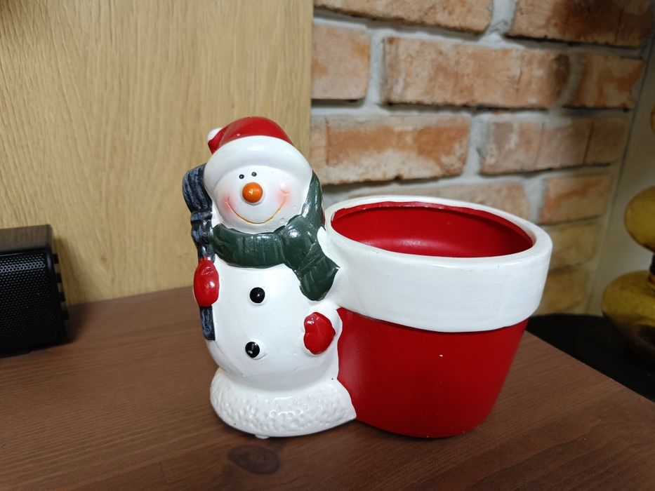 Świąteczna doniczka z bałwankiem