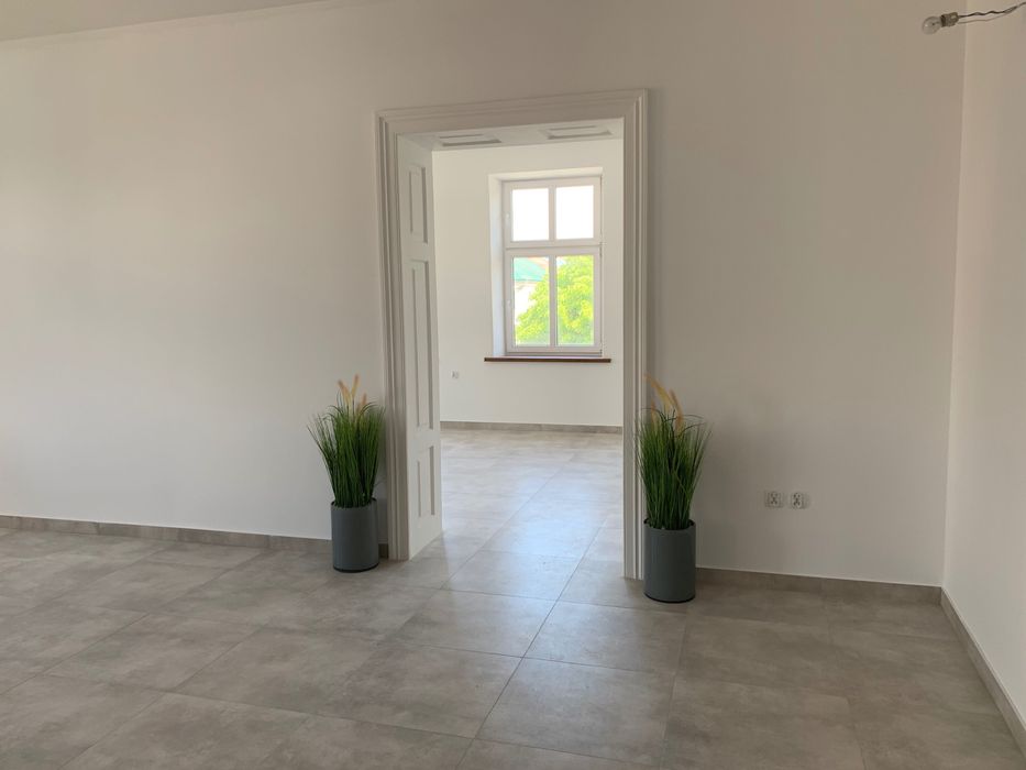 Do wynajęcia lokal 100 m2, I piętro, centrum Dąbrowy Tarnowskiej.