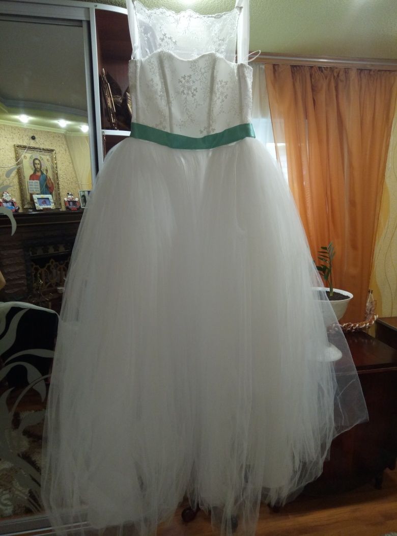 весільна сукня нова