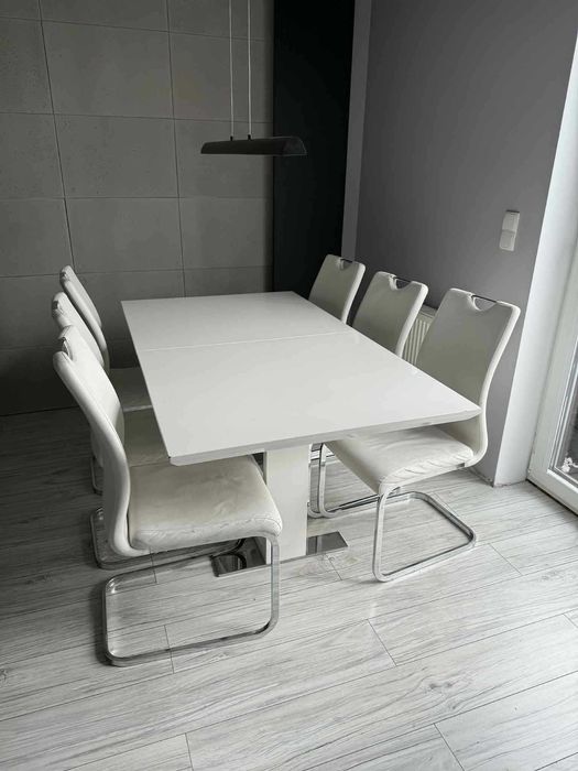 Sprzedam stół biały lakierowany