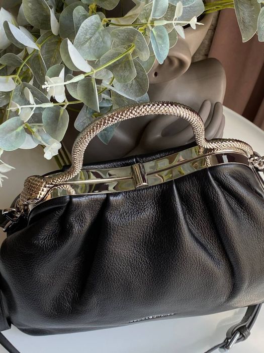 Сумочка з натуральної шаіри з ефектною ручкою