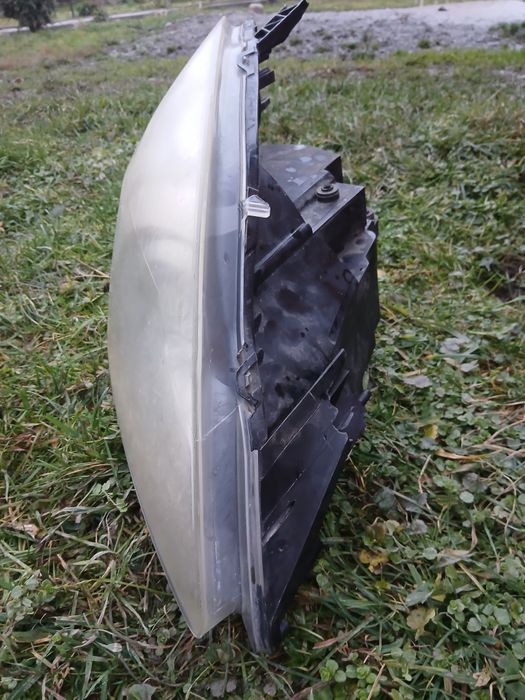 Адаптивна фара на Опель зафіра В 2008р