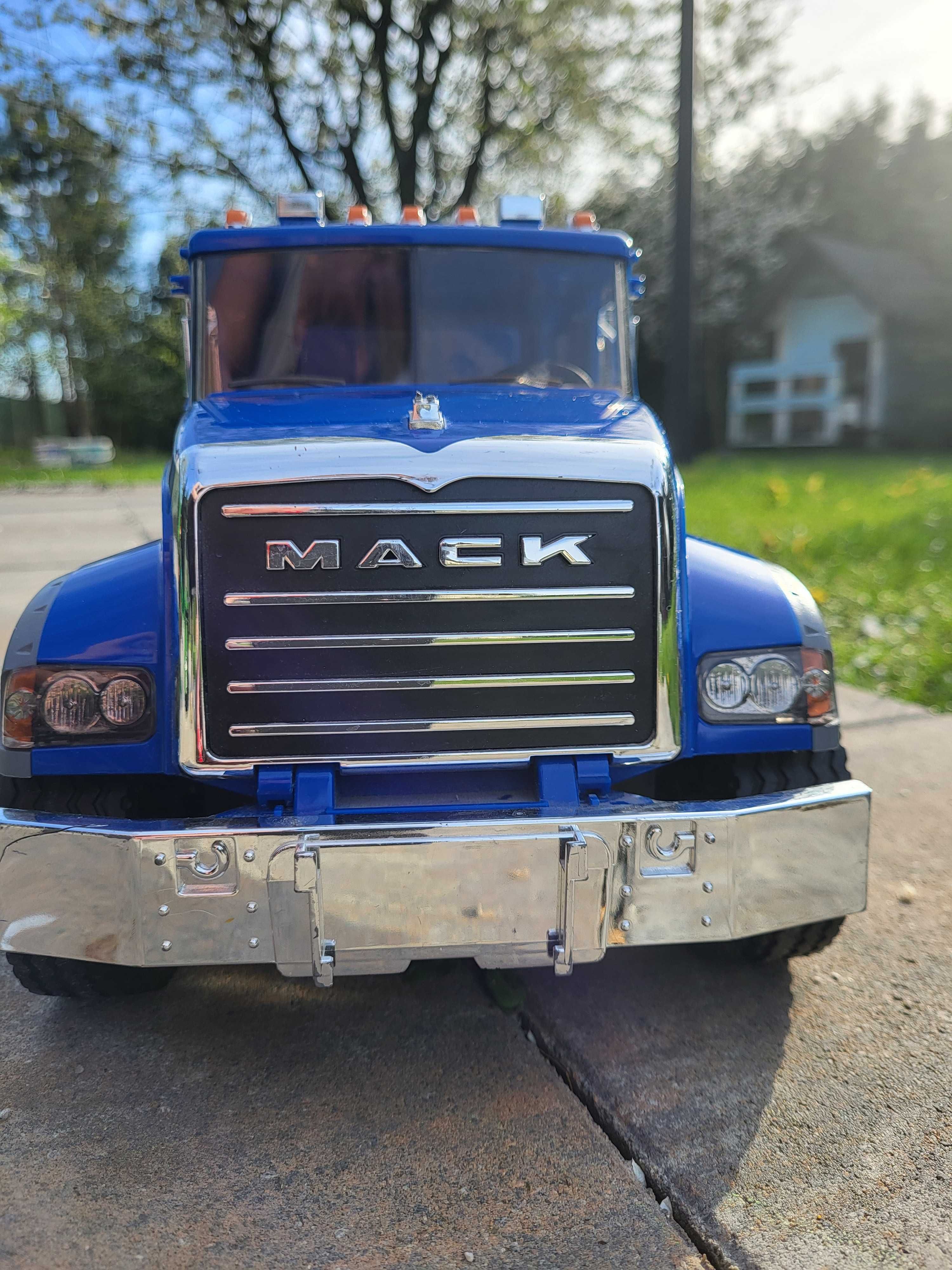 Zabawka ciężarówka Mack