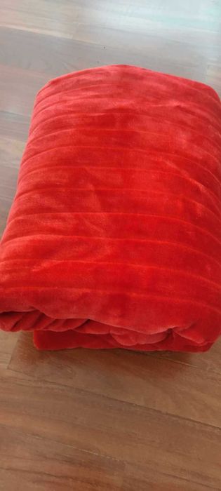Cobertor Vermelho - 2,56 x 2,37 m - Novo