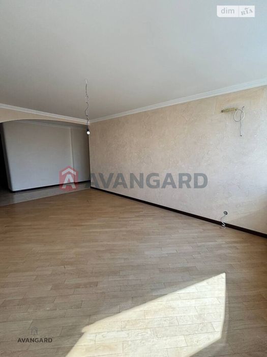 Простора квартира мікрорайон Поділля з якісним ремонтом