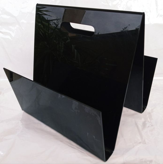 Suporte / Porta-revistas ultra moderno em perspex acrílico preto