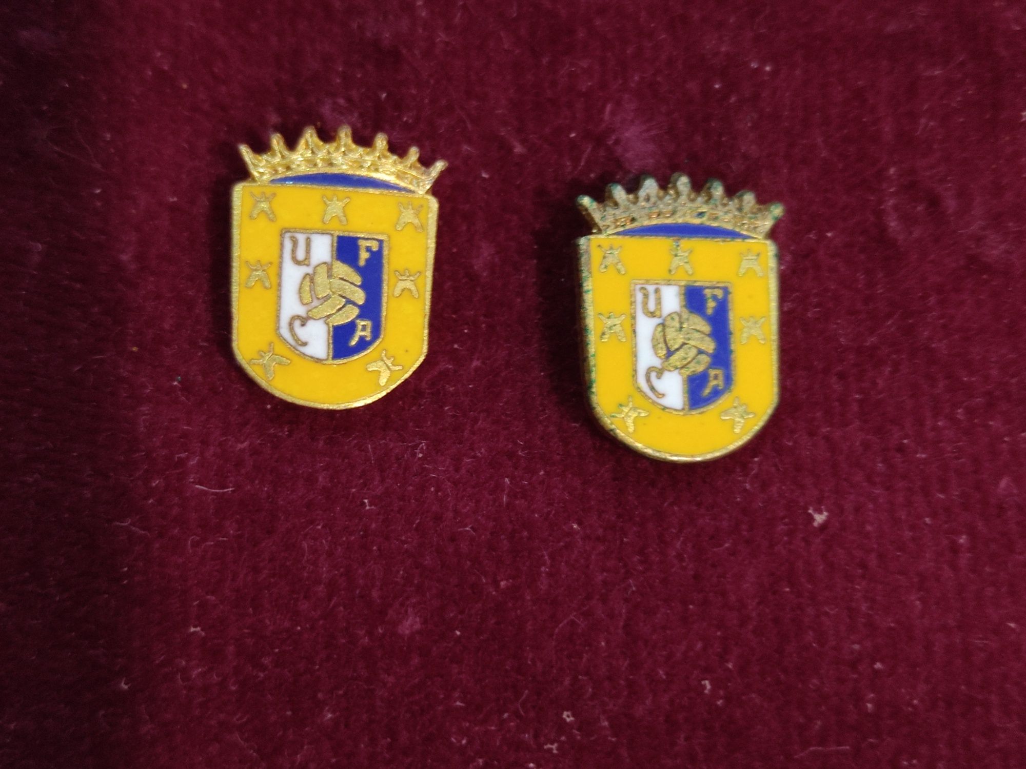 pin /emblema 2x e postal estádio do União de Almeirim