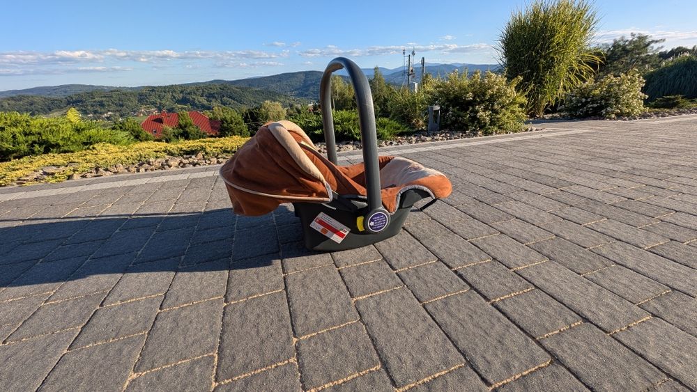 Fotelik samochodowy dla dziecka, nosidło