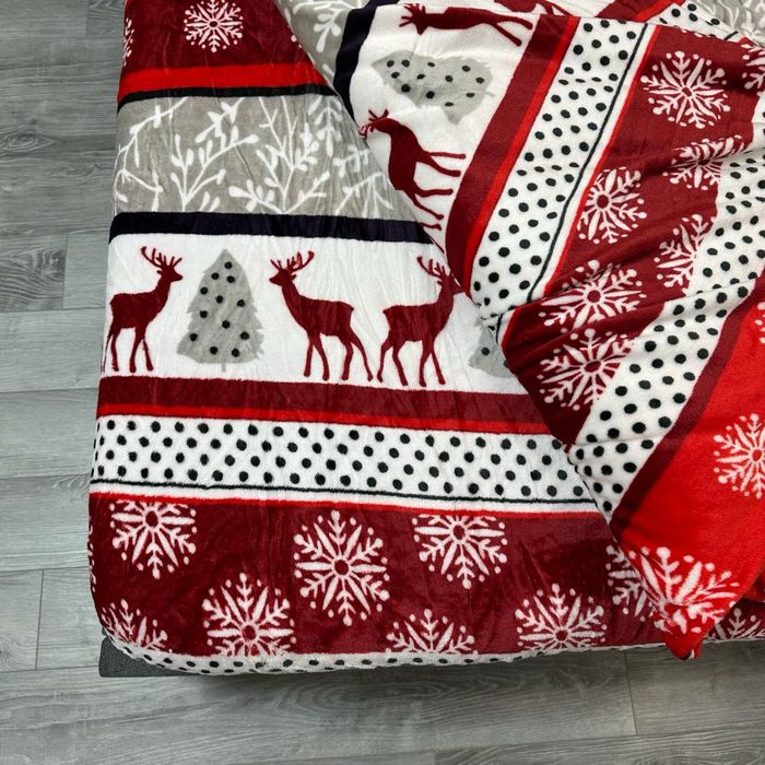 Велюрова постільна білизна на резинці з новорічними малюнками