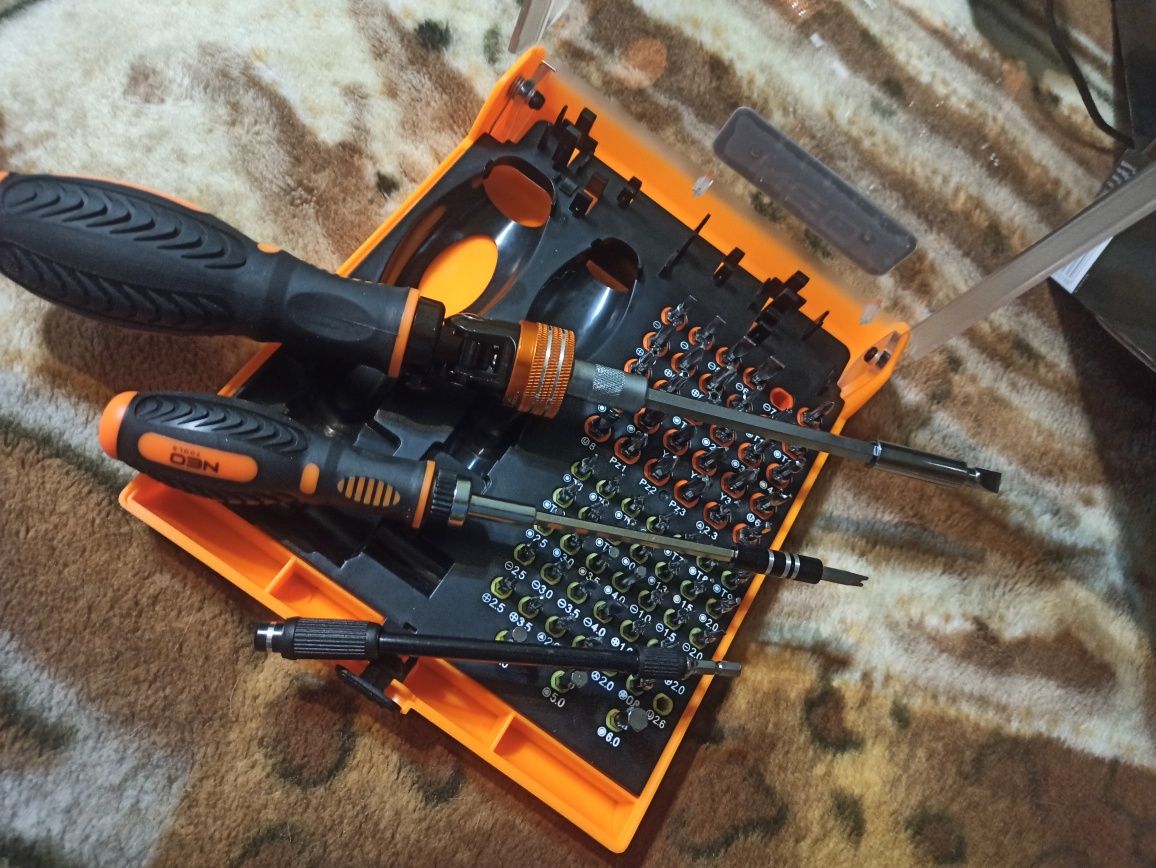 Набір біт Neo Tools з тримачем 73 од Набор бит с держателем