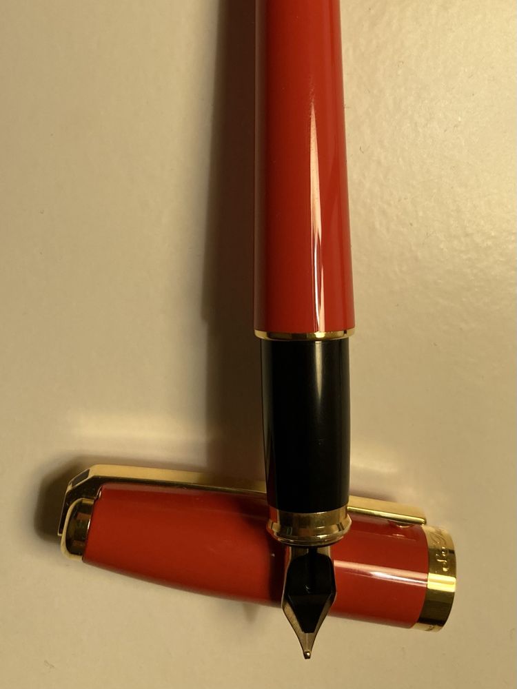 Caneta Dupont de tinteiro, recargas, lacada vermelho compena ouro 14