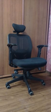 Ортопедичне комп'ютерне крісло