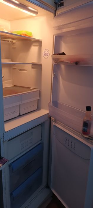 Продам холодильник INDESIT привезений з заграниці, робочий.вис. 175*60