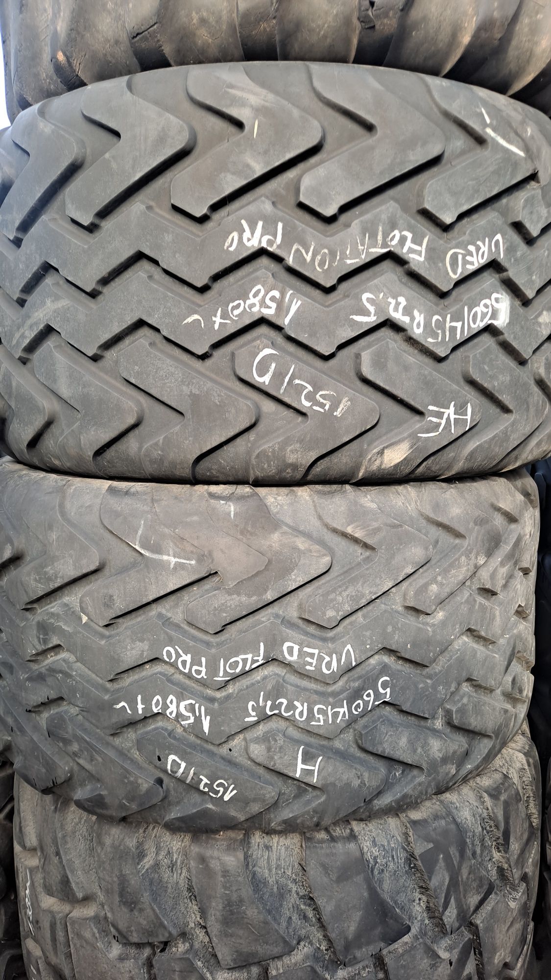 2x 560/45R22.5 Vredestein
