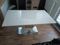 Biało srebrny stół