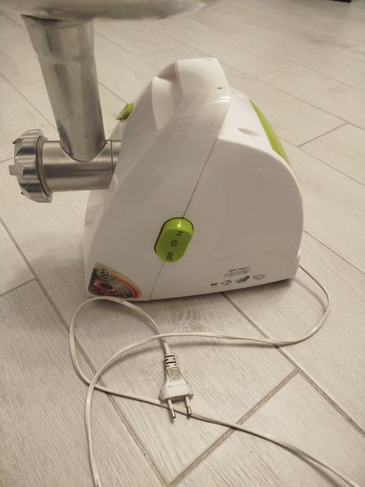 Продам м'ясорубку Сатурн