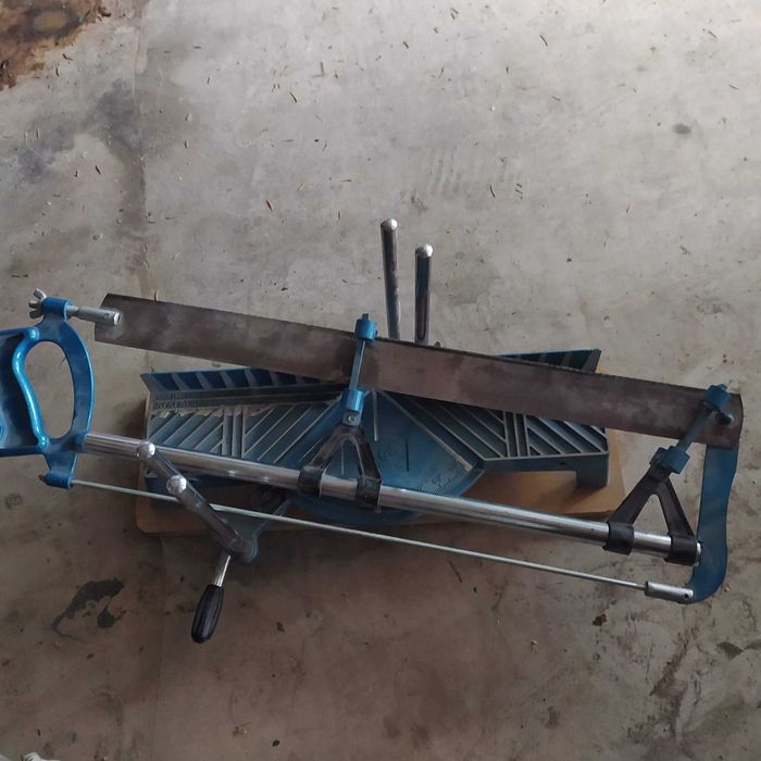 Piła ukośnica ręczna