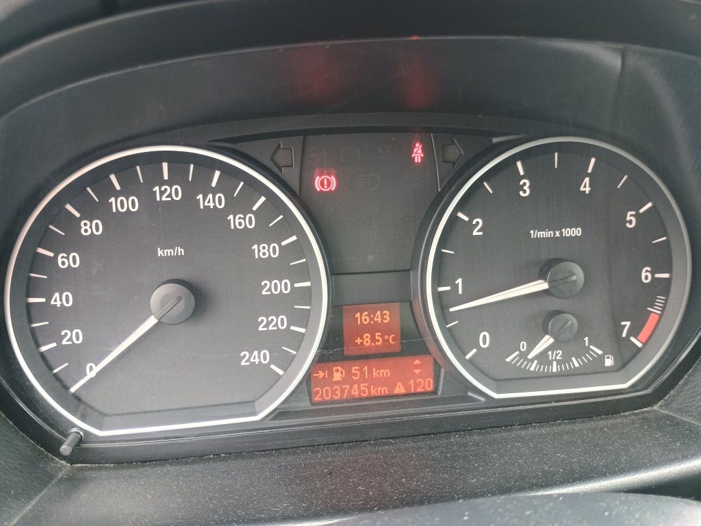 BMW 1er 116i 2.0 Benzyna | Manual | Zadbany | W 100% sprawny 

Na spr