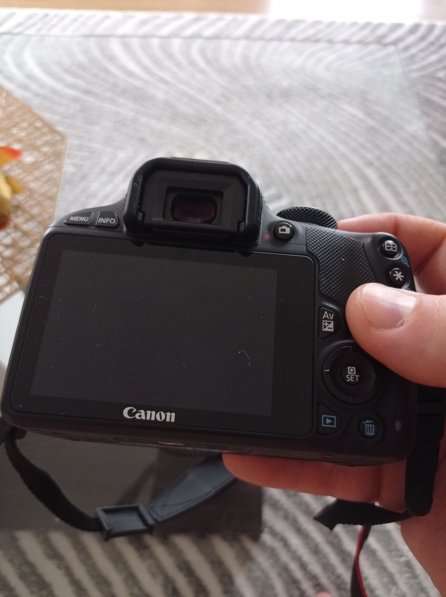 Canon EOS 100D przebieg około 4tys zdjęć