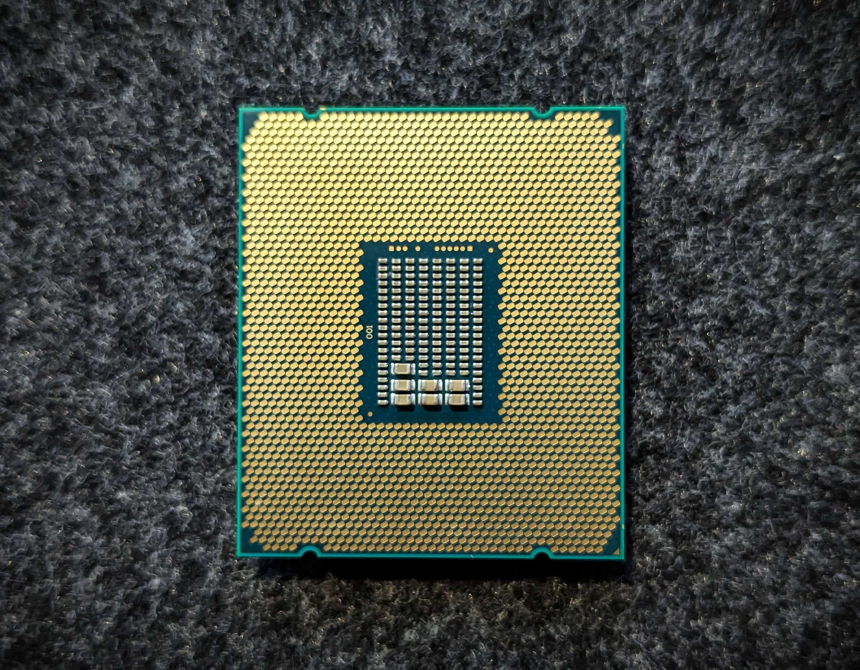 Intel Xeon Processor E5-2697 v4 з дефектом