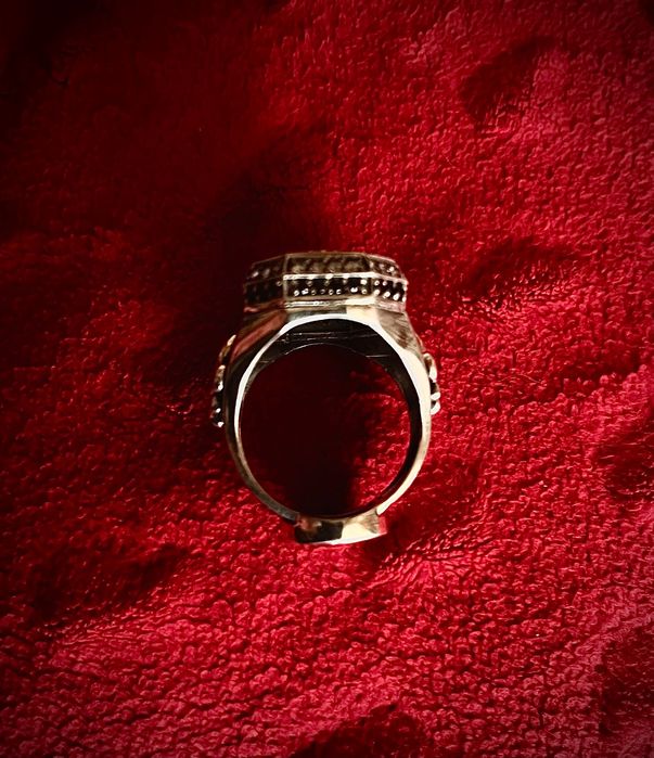 Atrakcyjny męski srebrny sygnet „ LEW „ z onyksami i cyrkoniami