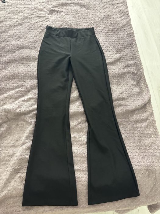 Штани клёш чорного кольору