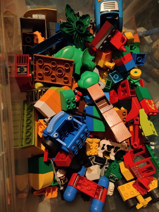 Klocki Duplo Lego co najmniej 7 pojazdów