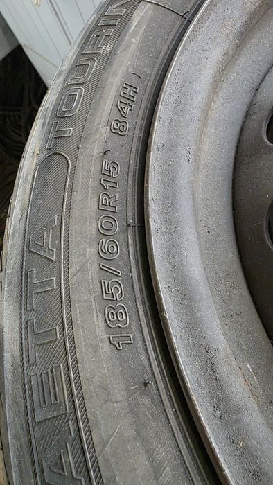 Koła z oponami letnie do Renault Modus 185/60/15.  Felgi 4x100/ 61mm