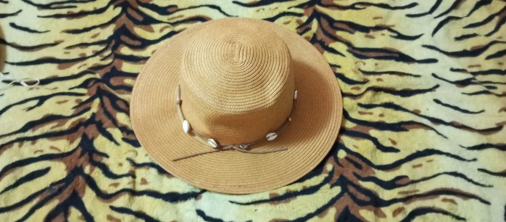 Kapelusz z rondem muszelki Parfois