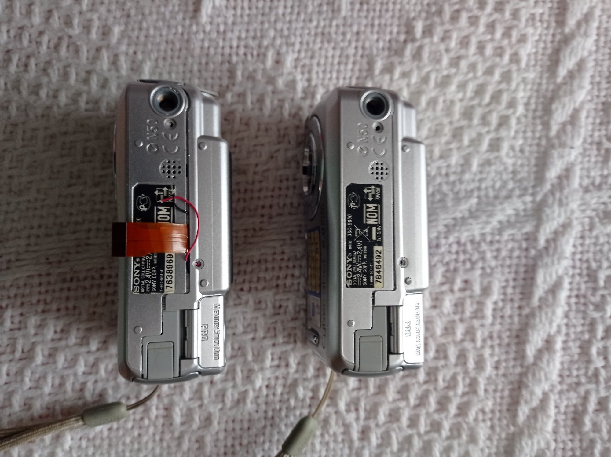 Dwa aparat Sony cyber shot uszkodzone jak na zdjęciu.