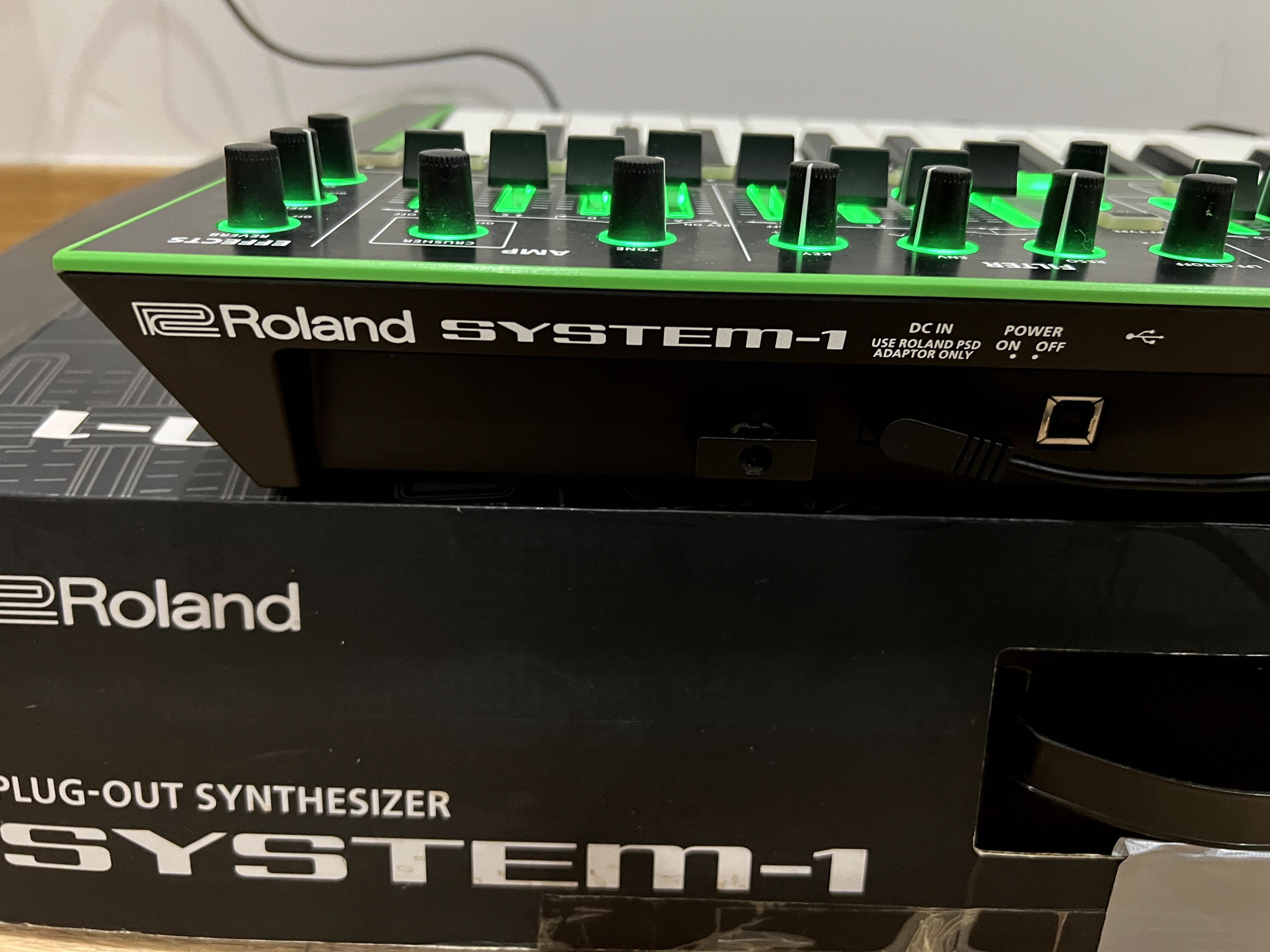 Sintetizador Roland System-1
